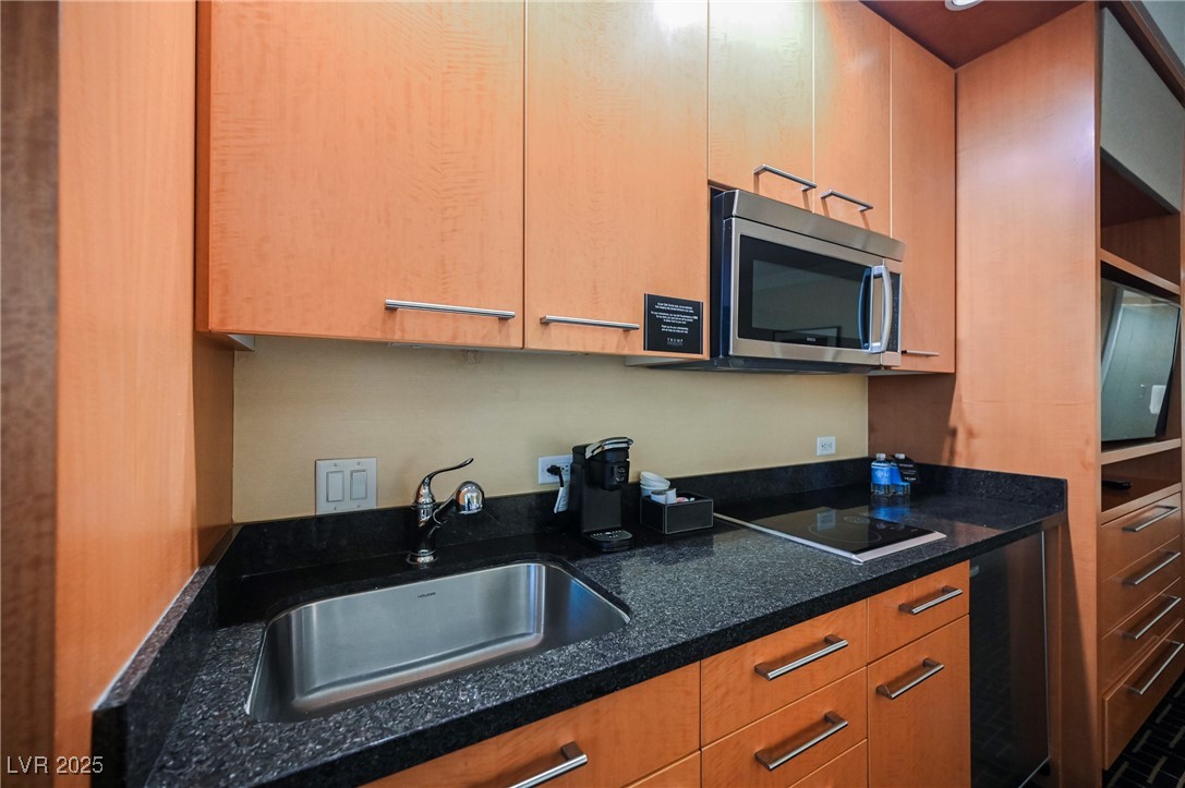 2000 FASHION SHOW Drive 5400