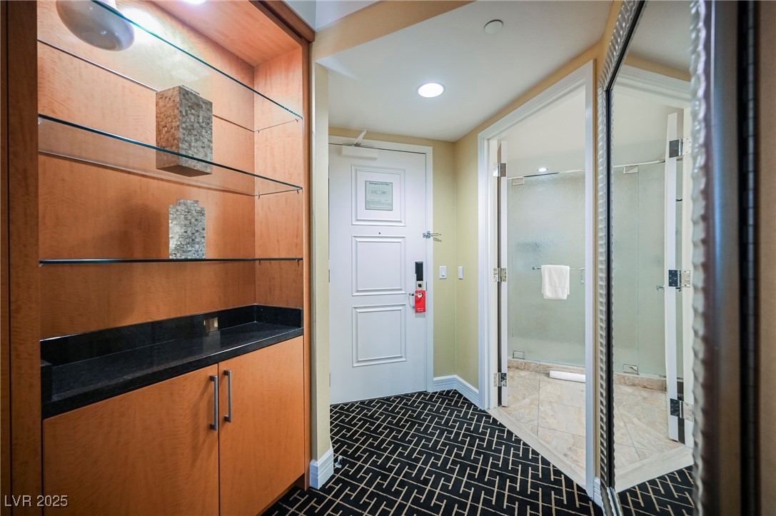 2000 FASHION SHOW Drive 5400