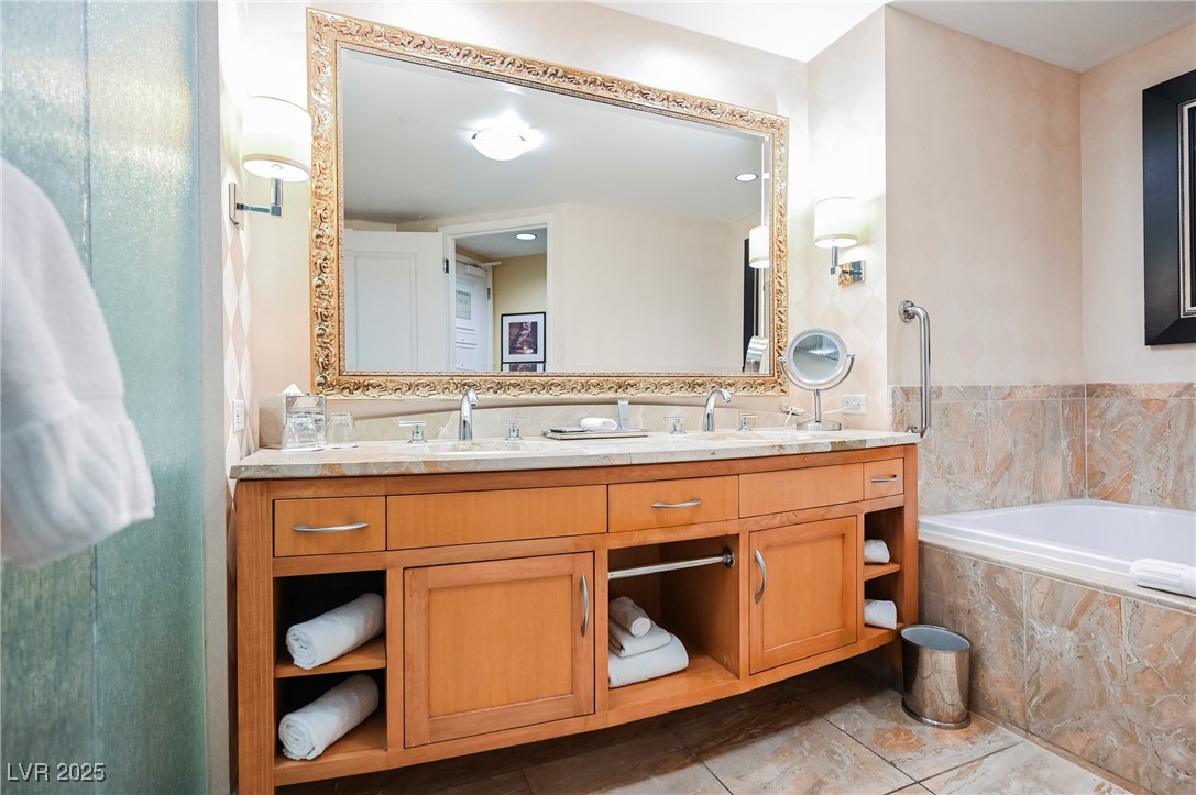 2000 FASHION SHOW Drive 5400