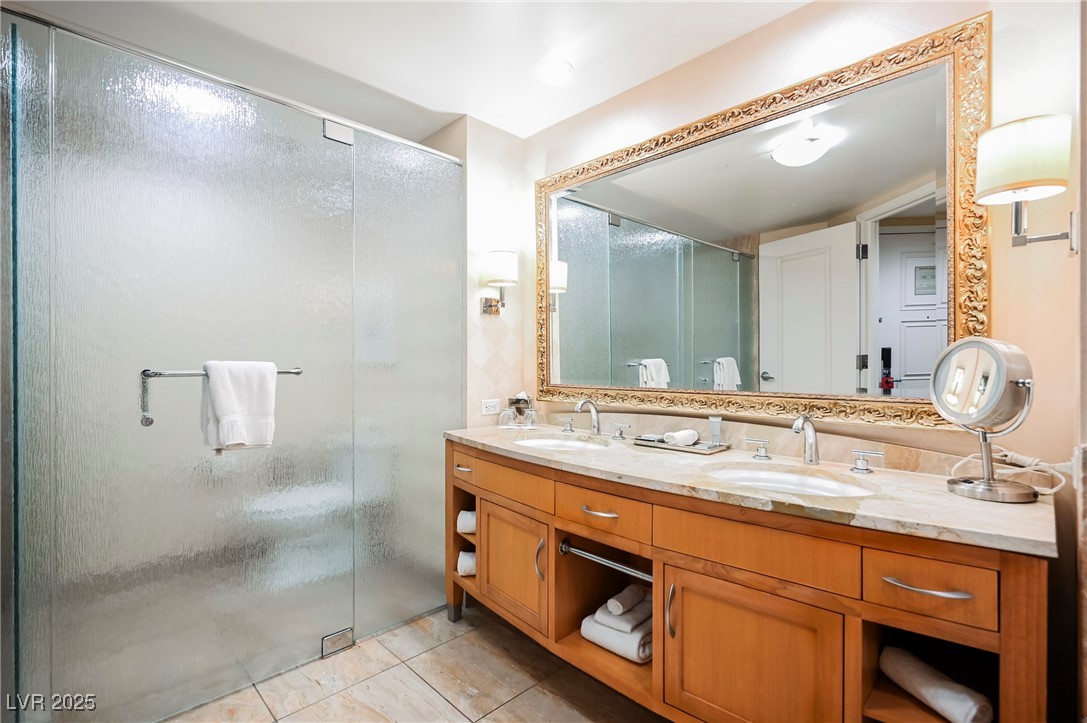 2000 FASHION SHOW Drive 5400