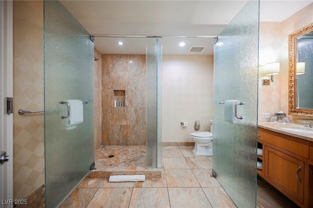 2000 FASHION SHOW Drive 5400