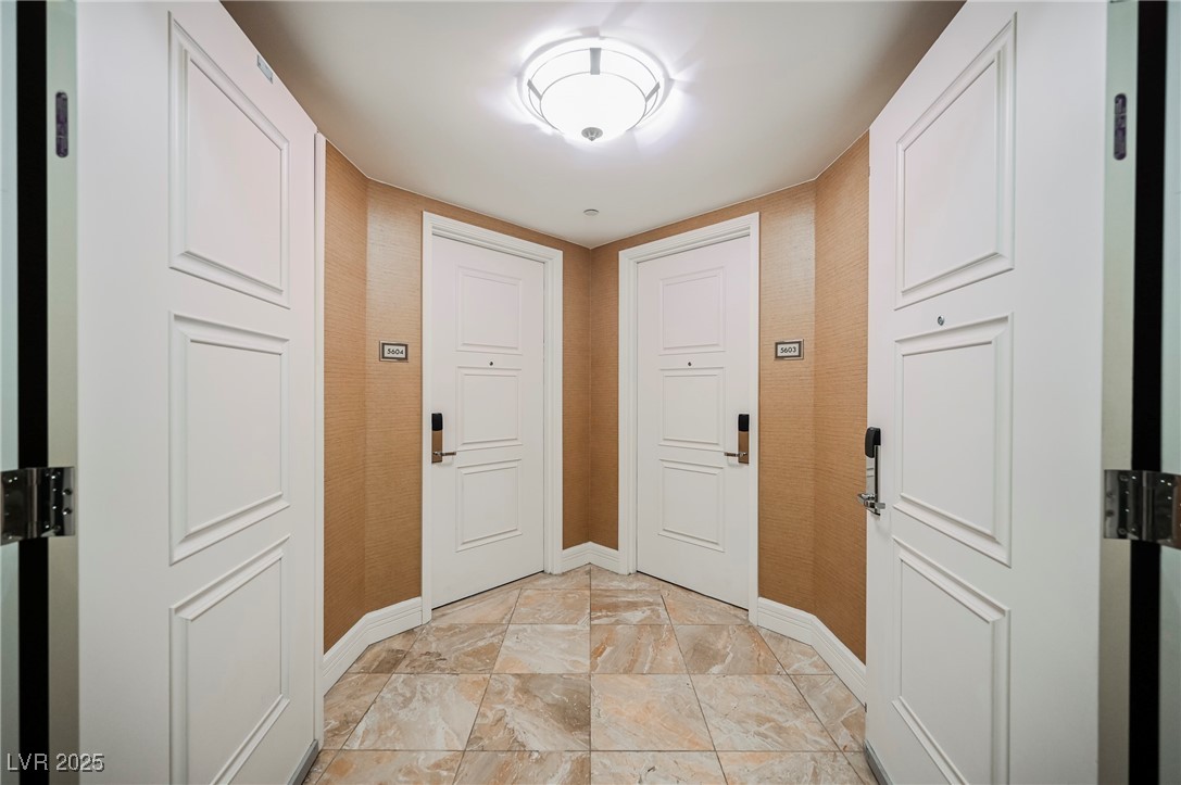 2000 FASHION SHOW Drive 5400