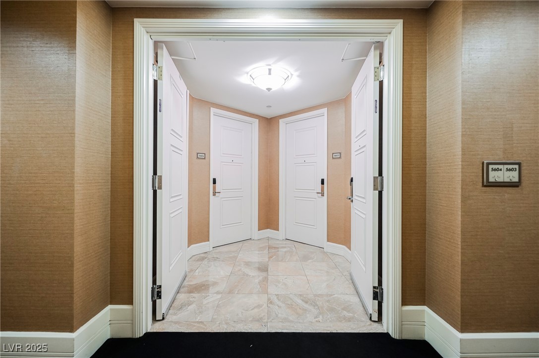 2000 FASHION SHOW Drive 5400