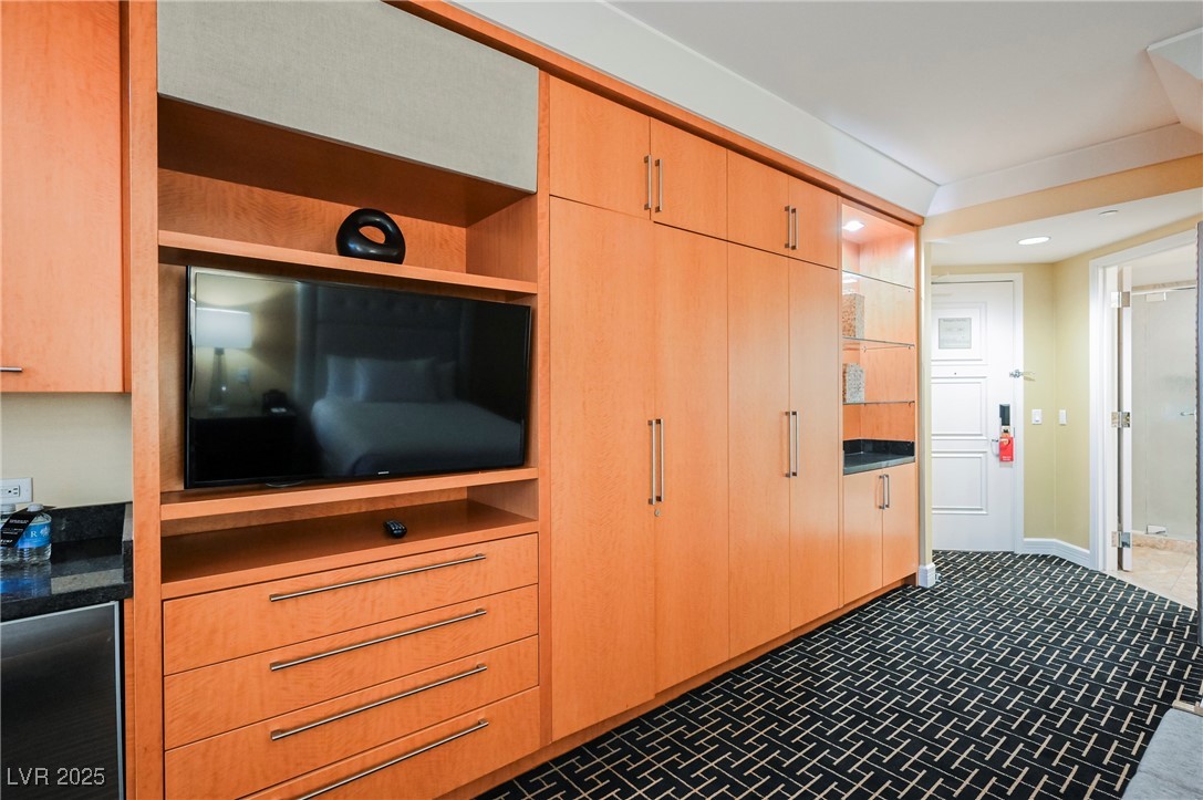 2000 FASHION SHOW Drive 5400