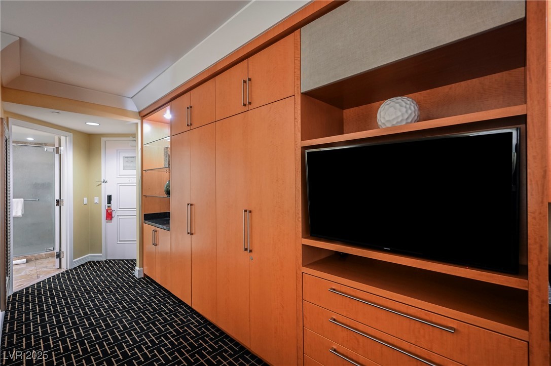 2000 FASHION SHOW Drive 5428