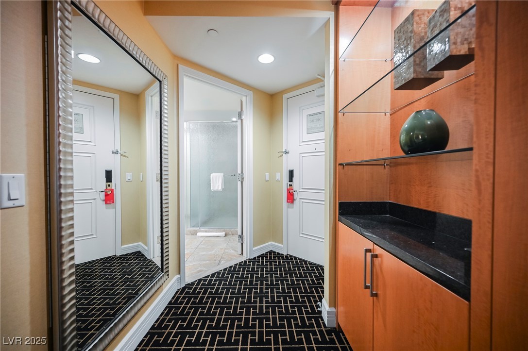 2000 FASHION SHOW Drive 5428