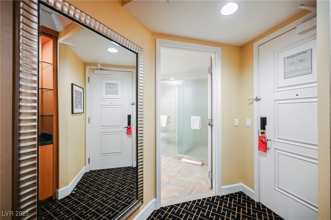 2000 FASHION SHOW Drive 5428