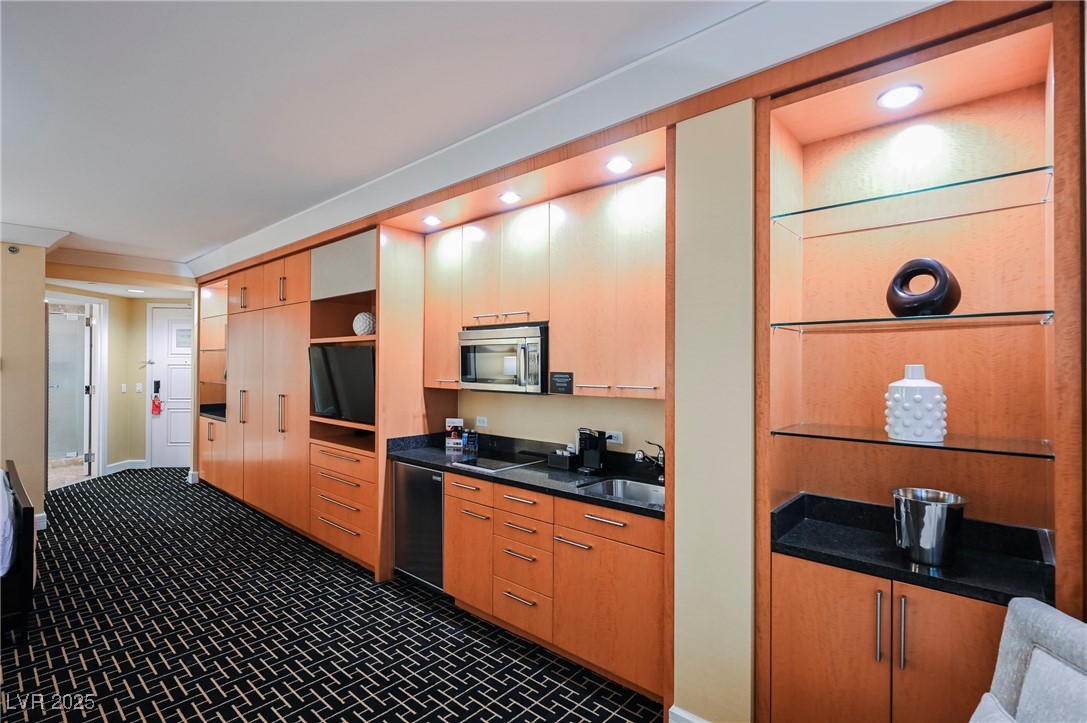 2000 FASHION SHOW Drive 5428