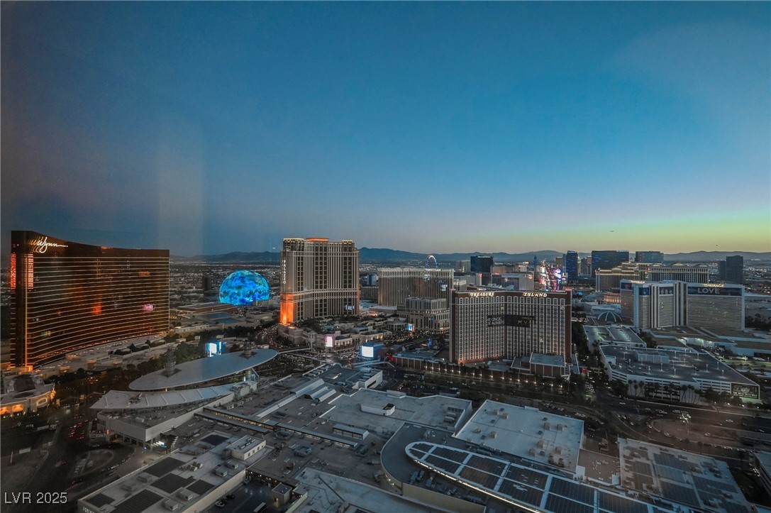 2000 FASHION SHOW Drive 5428