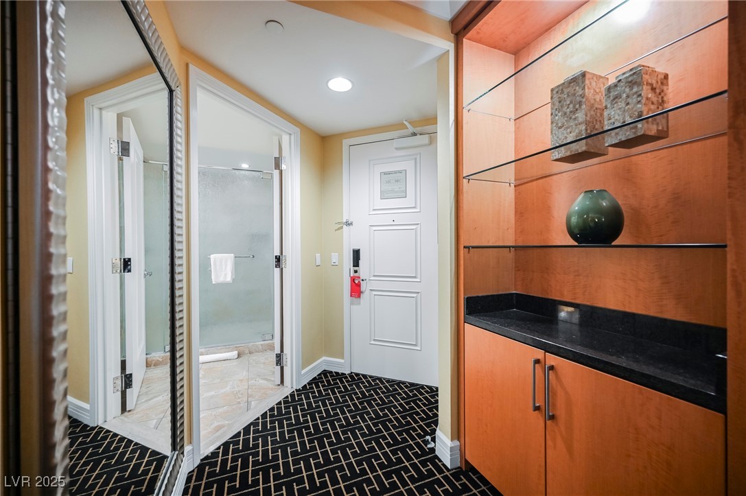 2000 FASHION SHOW Drive 5428