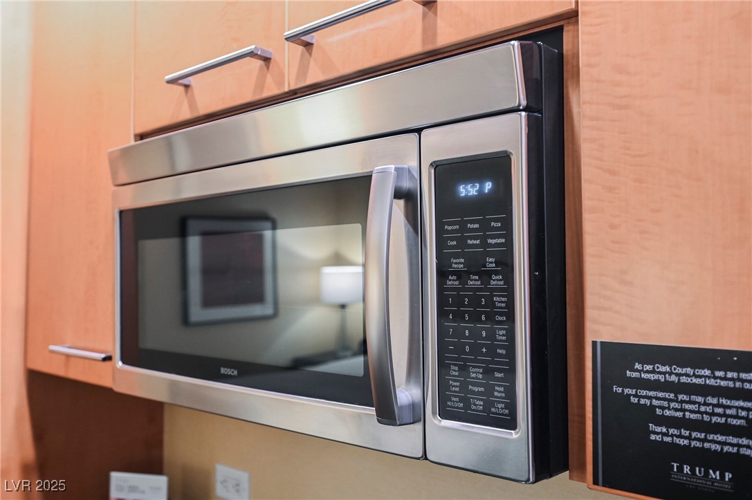 2000 FASHION SHOW Drive 5428