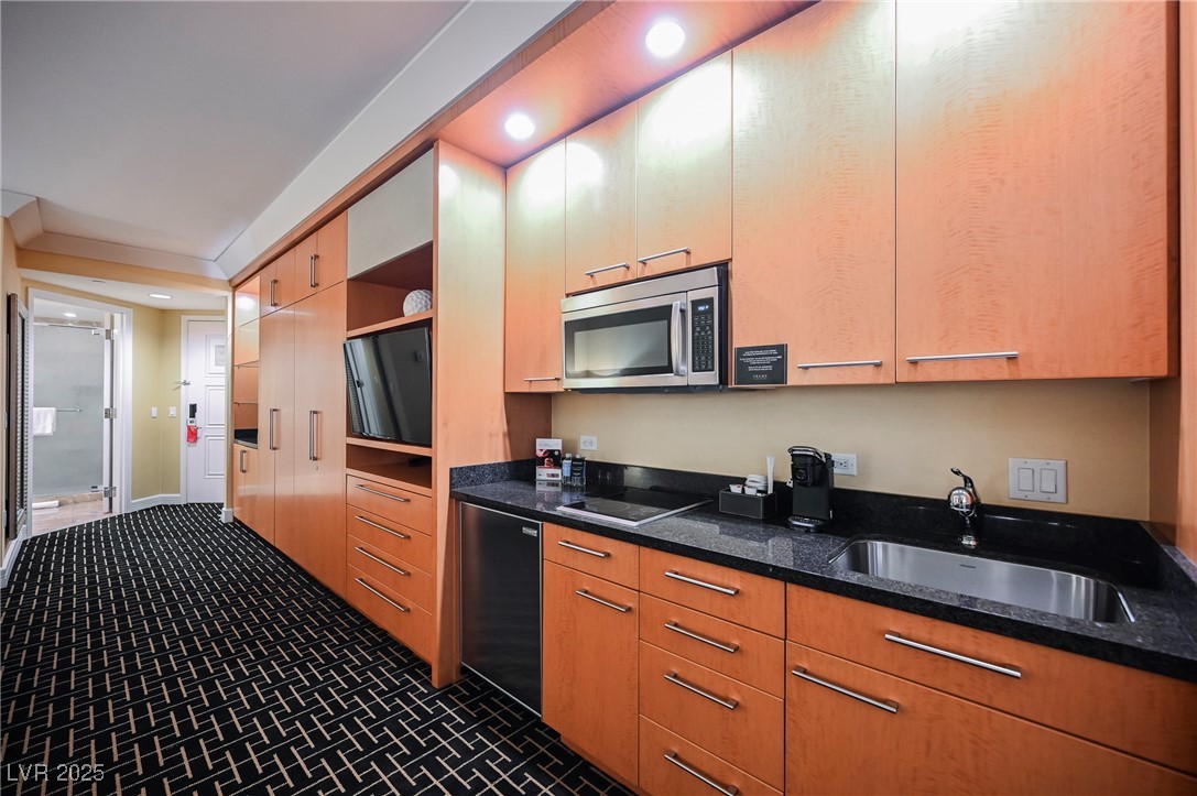 2000 FASHION SHOW Drive 5428