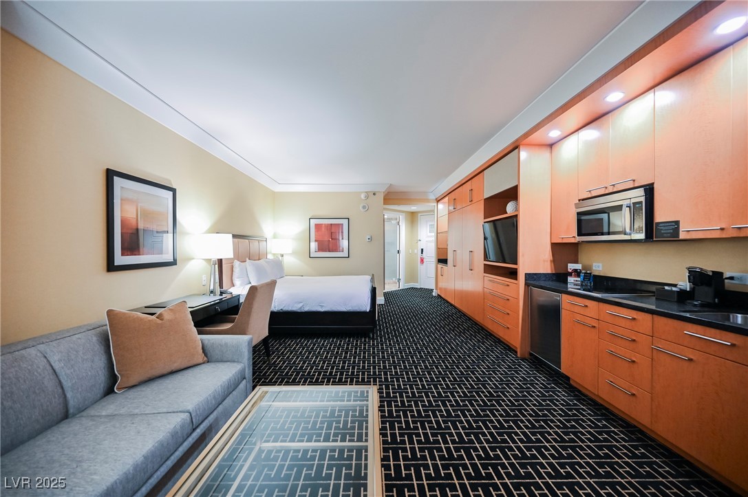 2000 FASHION SHOW Drive 5428