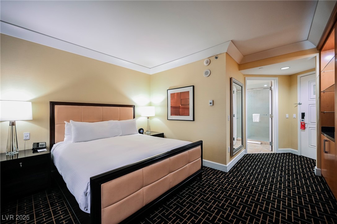 2000 FASHION SHOW Drive 5428