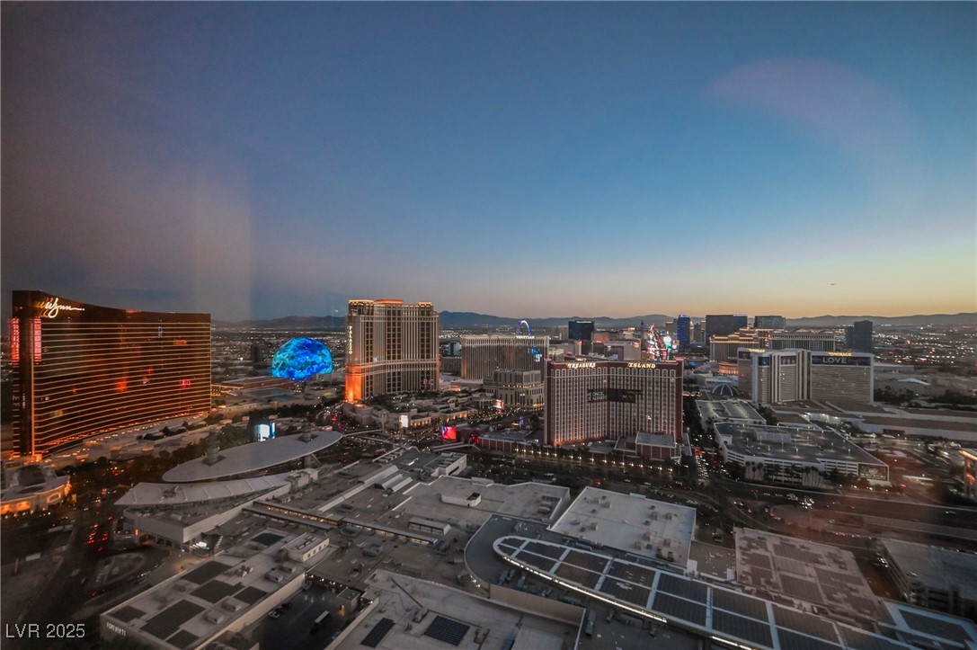 2000 FASHION SHOW Drive 5428