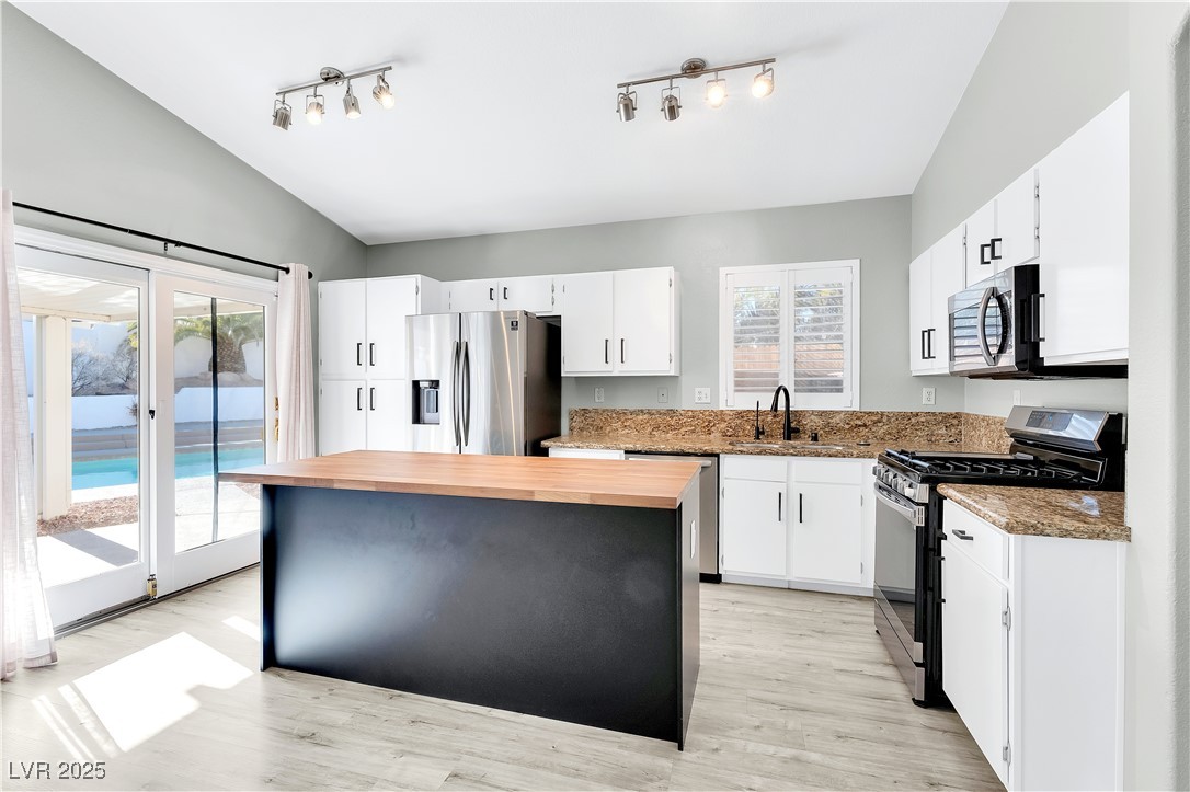 1704 Pinion Mesa Court