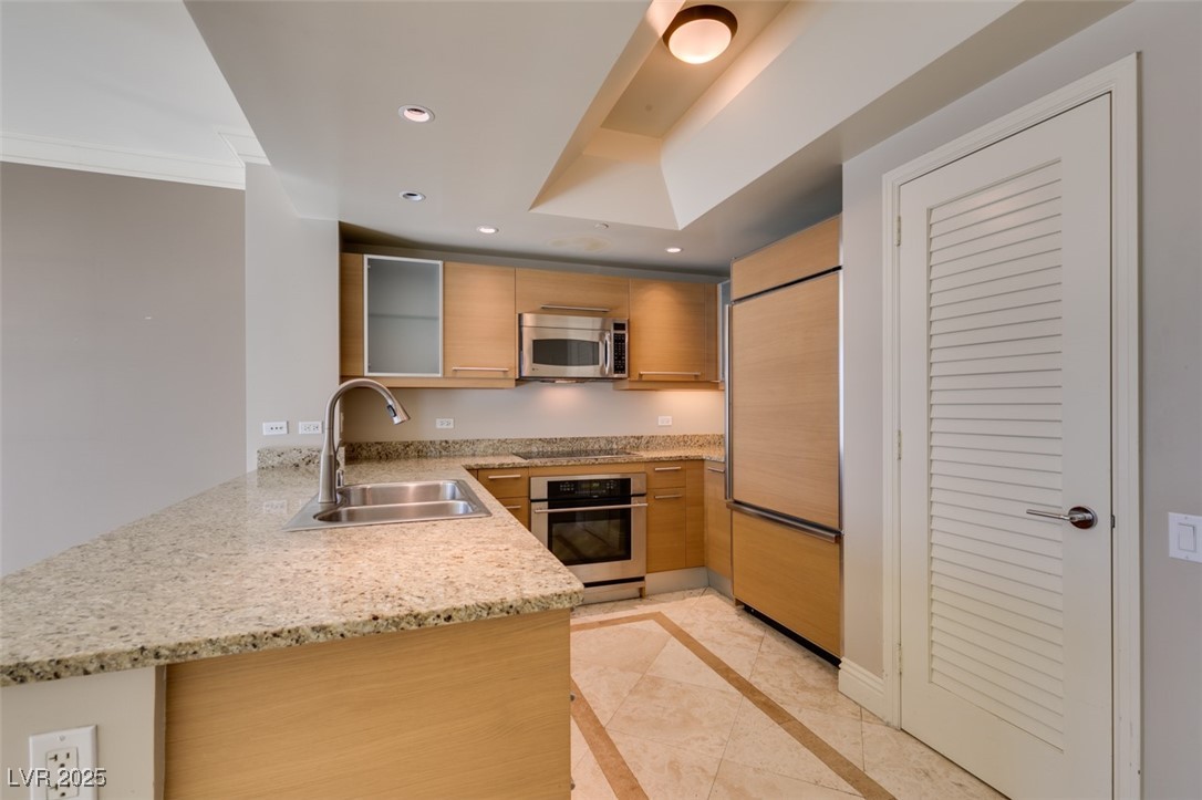 222 KAREN Avenue 1604