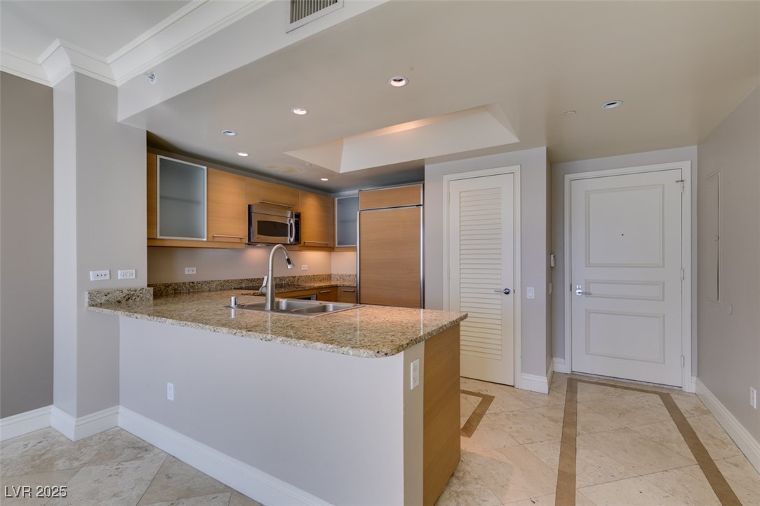 222 KAREN Avenue 1604