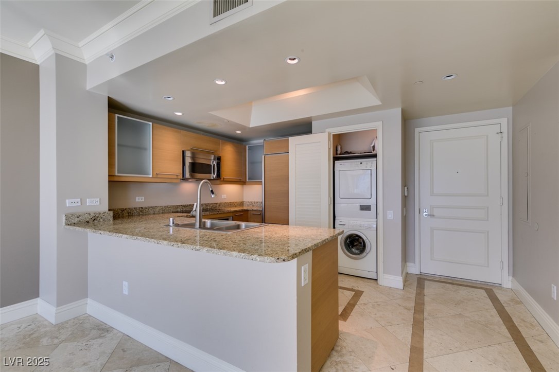222 KAREN Avenue 1604
