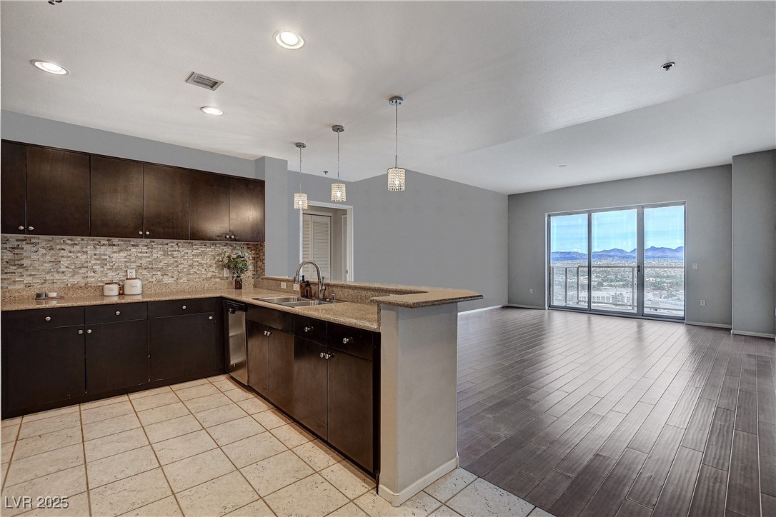 8255 Las Vegas Boulevard 1615