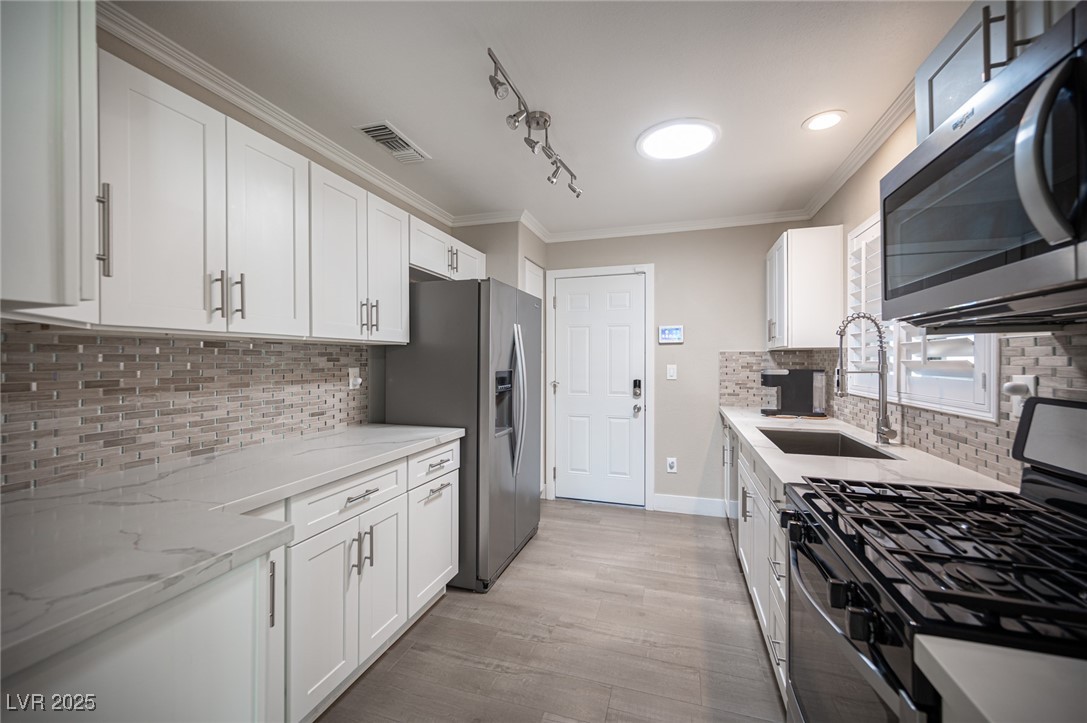 10121 Hemet Drive