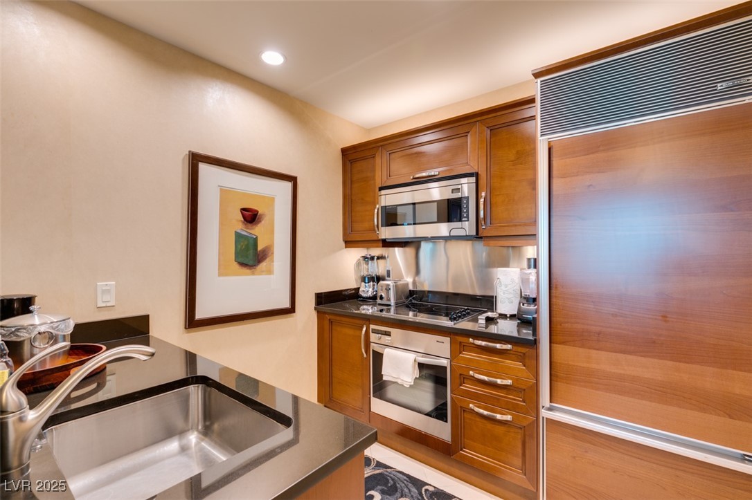 145 East HARMON Avenue 1202