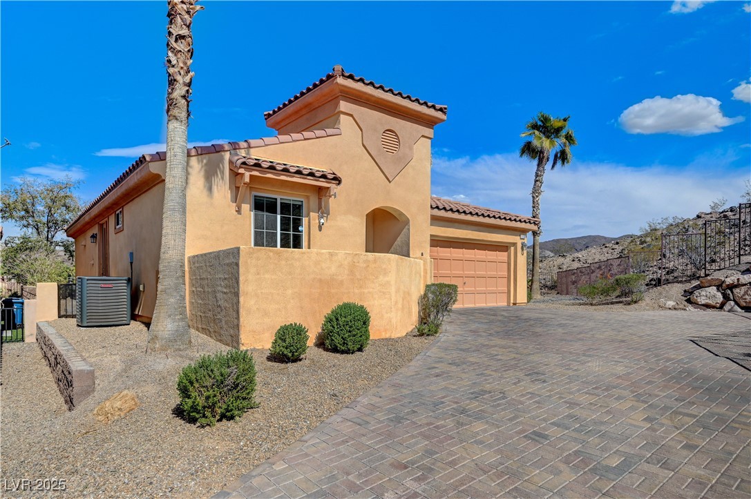 1150 Calcione Drive