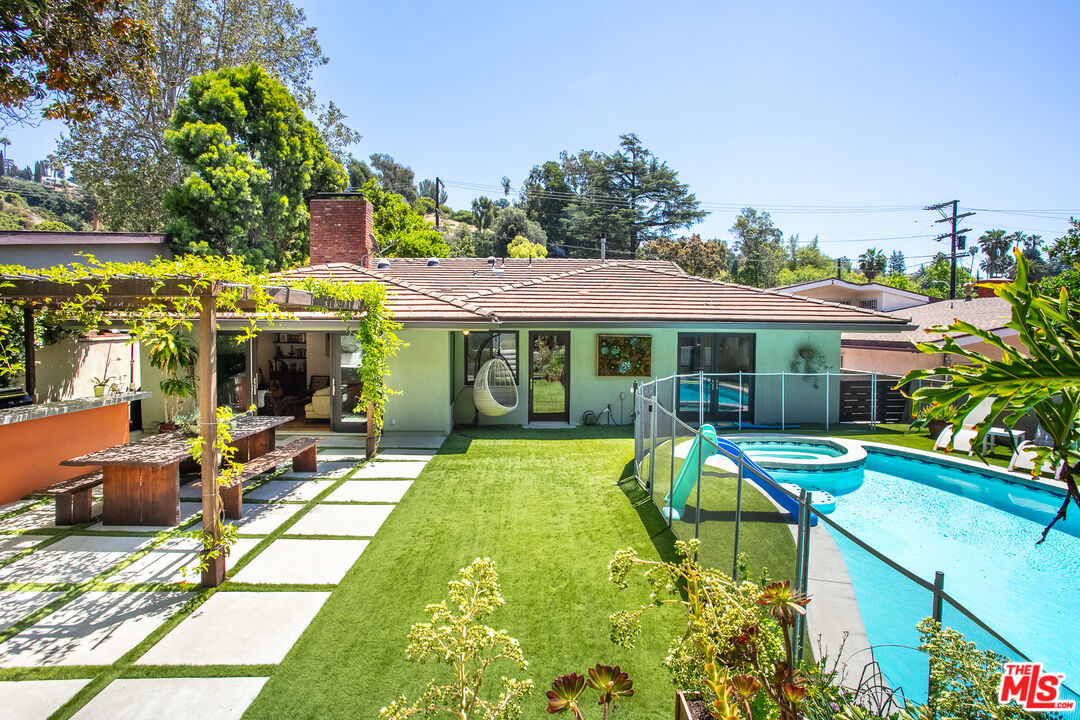 2211 Canyon Dr