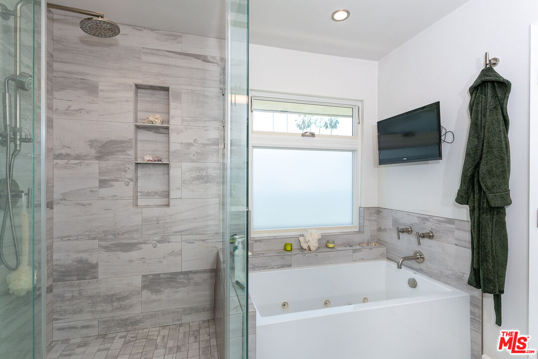 2211 Canyon Dr