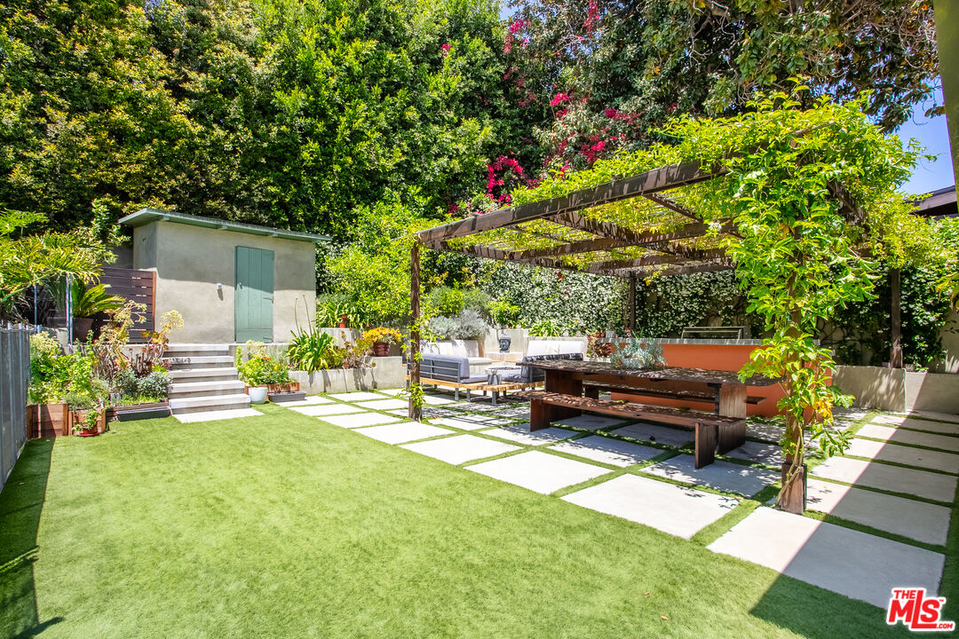 2211 Canyon Dr