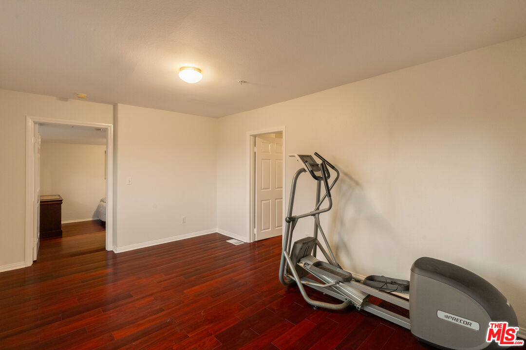 2447 Norwalk Ave