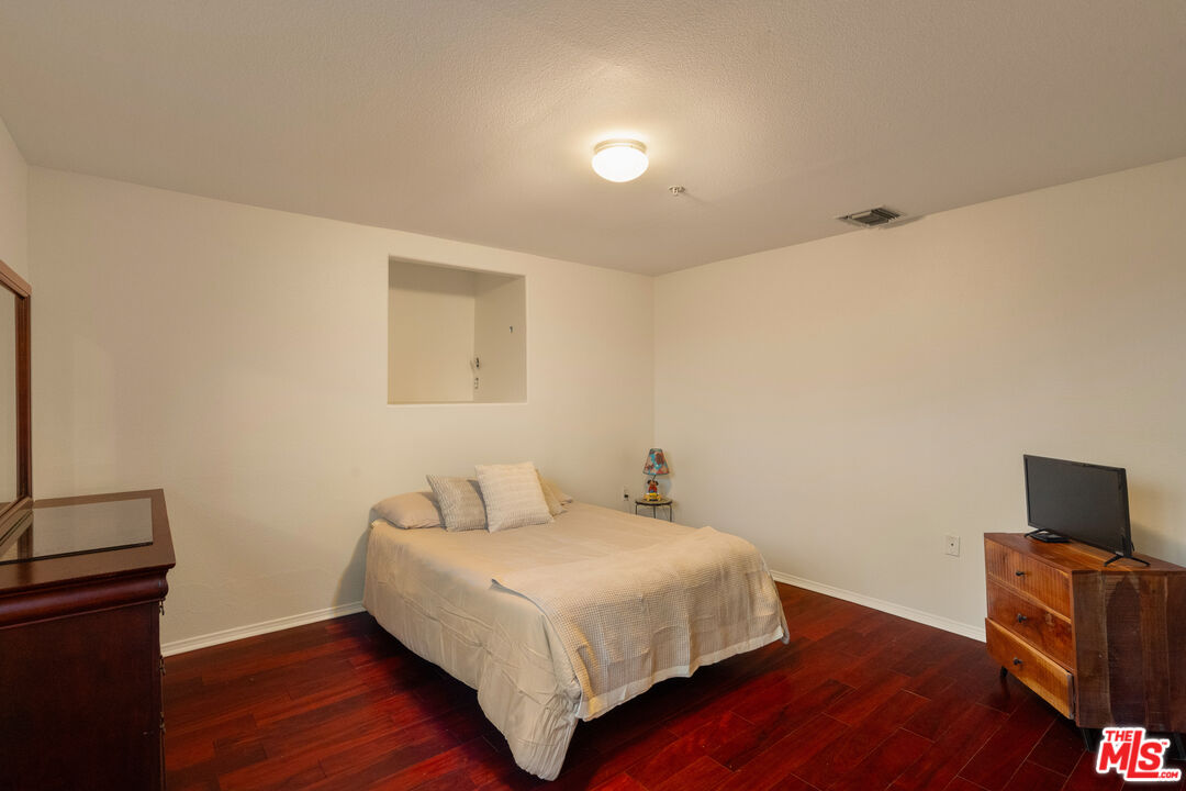 2447 Norwalk Ave