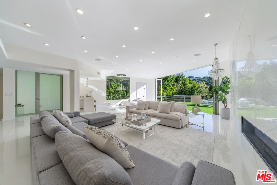 1040 Montego Dr