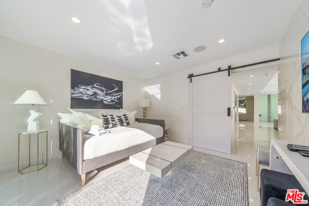 1040 Montego Dr