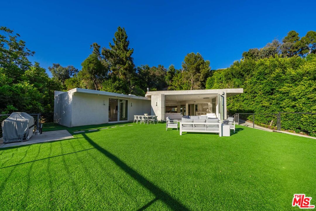1040 Montego Dr