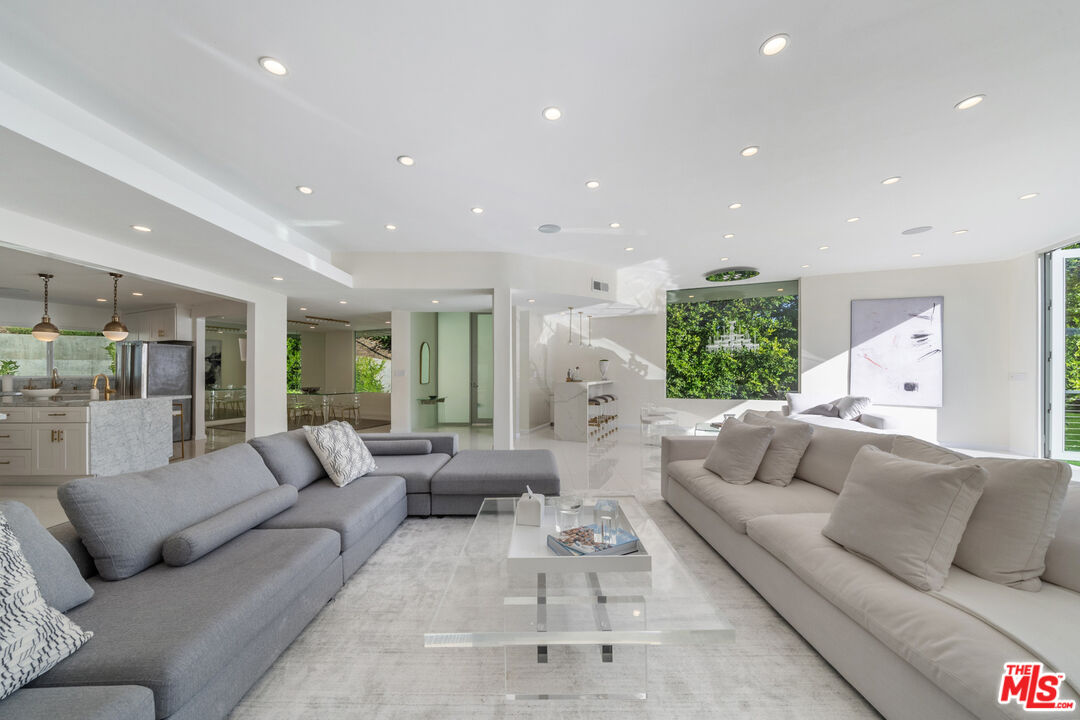 1040 Montego Dr