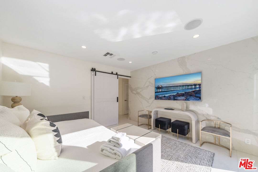1040 Montego Dr