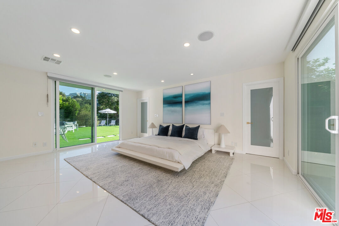 1040 Montego Dr