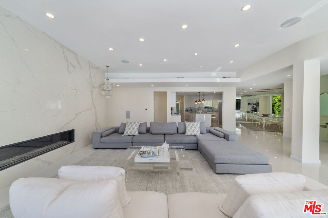 1040 Montego Dr