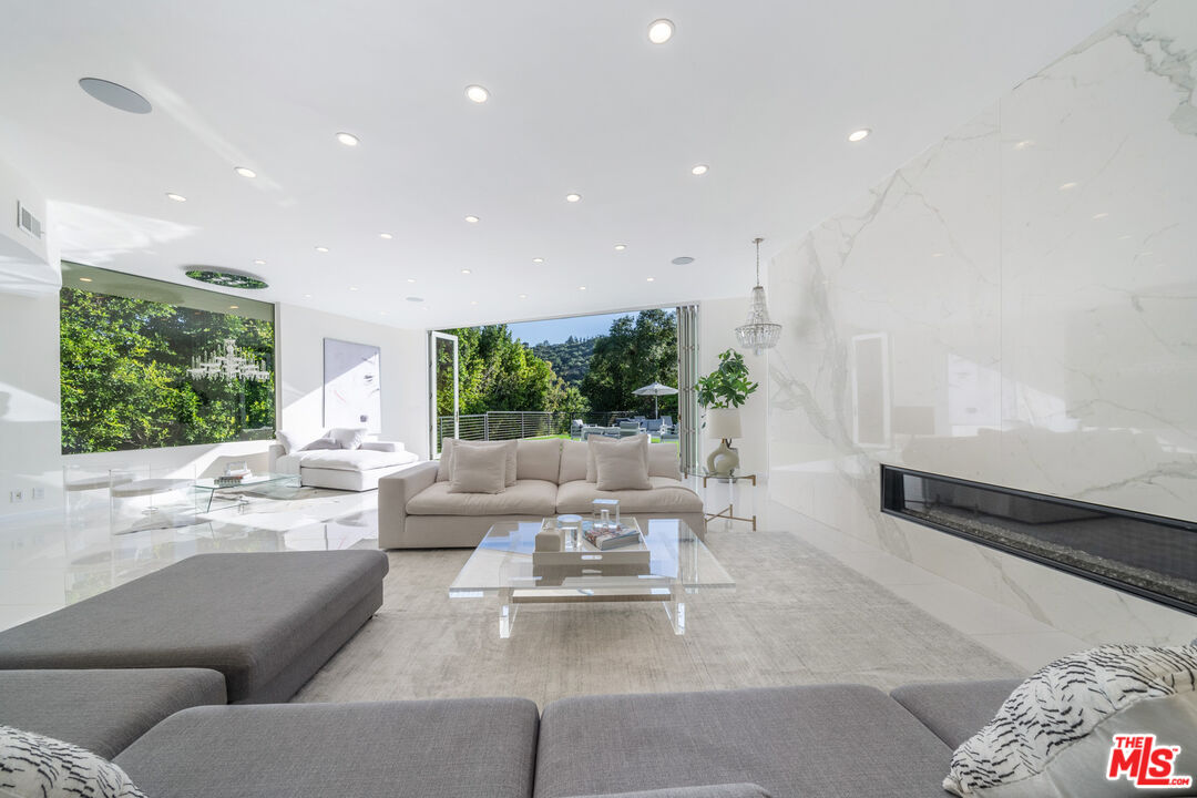 1040 Montego Dr