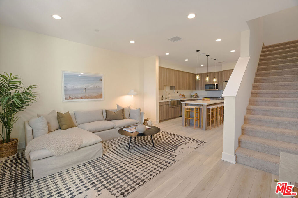 2911 Exposition Place 3