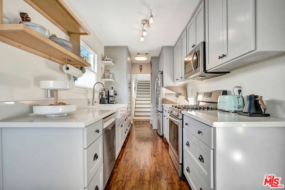 229 Isabel St