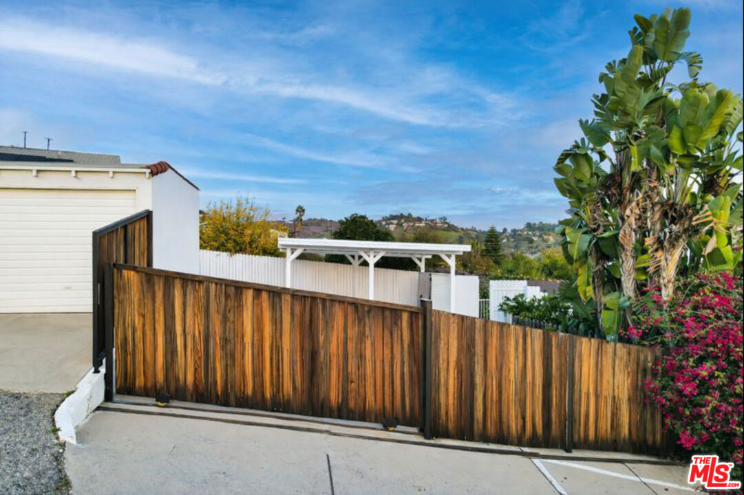 229 Isabel St