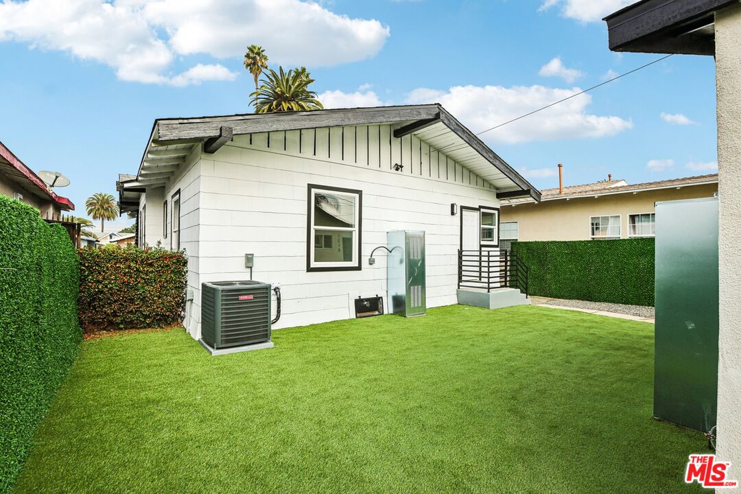 1320 W 51st Pl