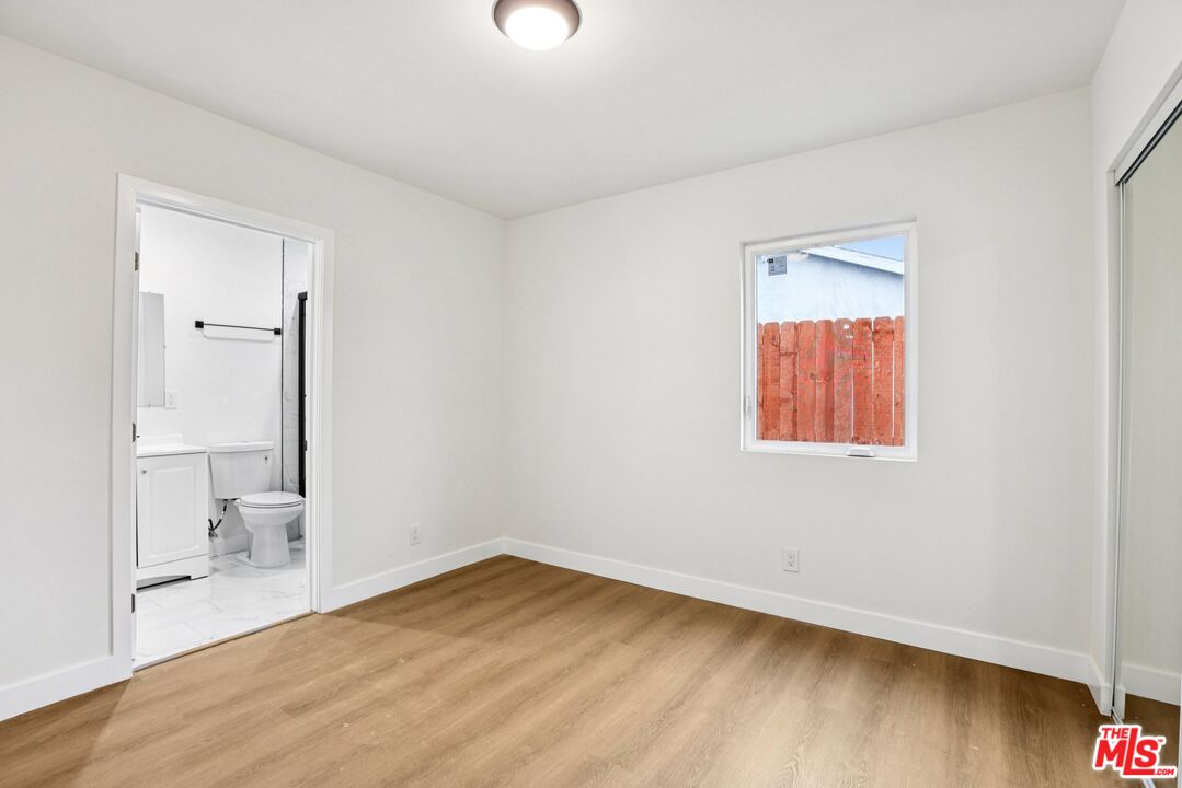 1320 W 51st Pl
