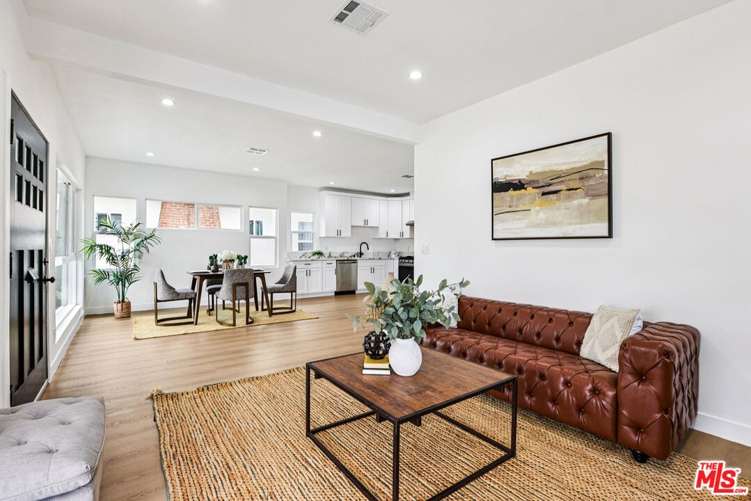 1320 W 51st Pl