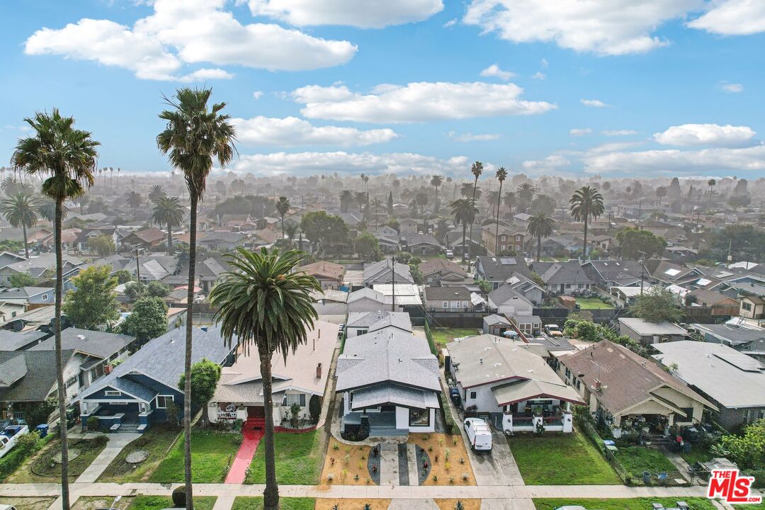 1320 W 51st Pl