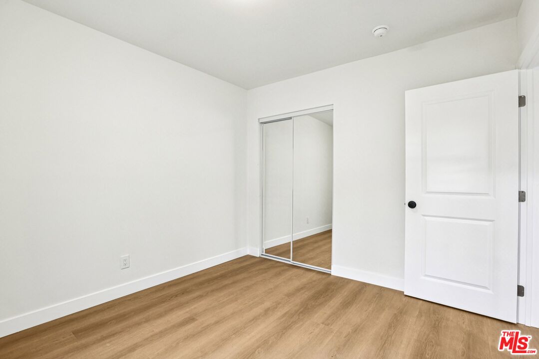 1320 W 51st Pl