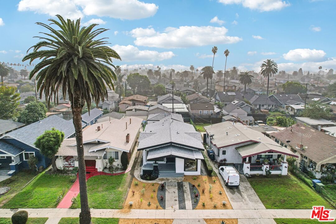 1320 W 51st Pl