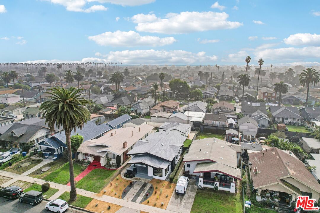 1320 W 51st Pl